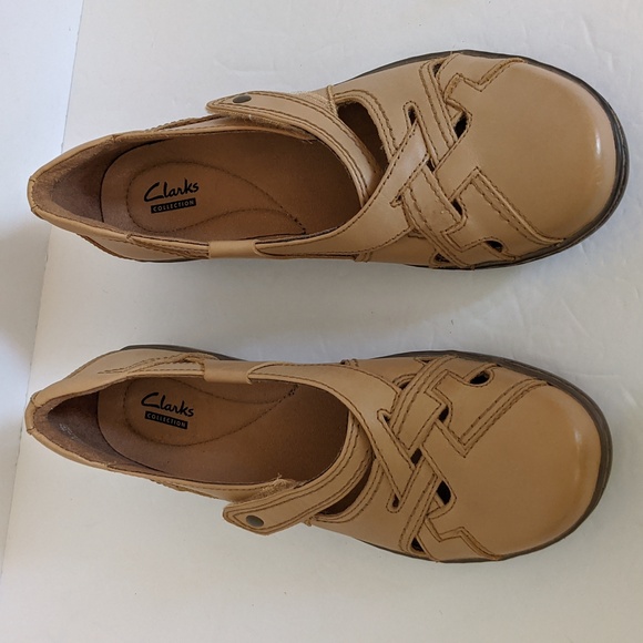 Clarks Leather Mary Jane Flats - Picture 1 of 12
